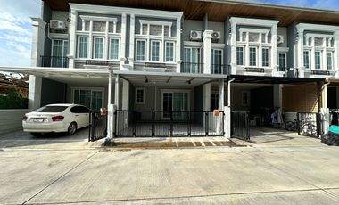 For rent 4 bedrooms townhouse in Mueang Chiang Mai, Chiang Mai
