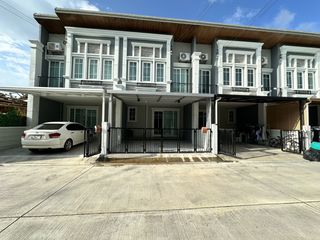 For rent 4 bedrooms townhouse in Mueang Chiang Mai, Chiang Mai