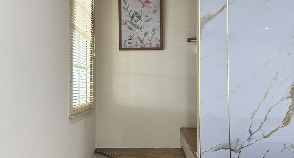 For rent 4 bedrooms townhouse in Mueang Chiang Mai, Chiang Mai