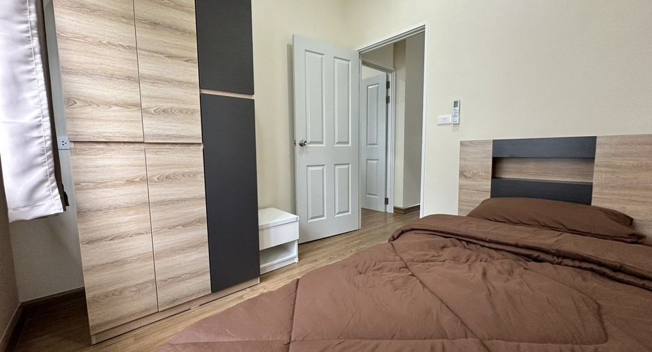 For rent 4 bedrooms townhouse in Mueang Chiang Mai, Chiang Mai