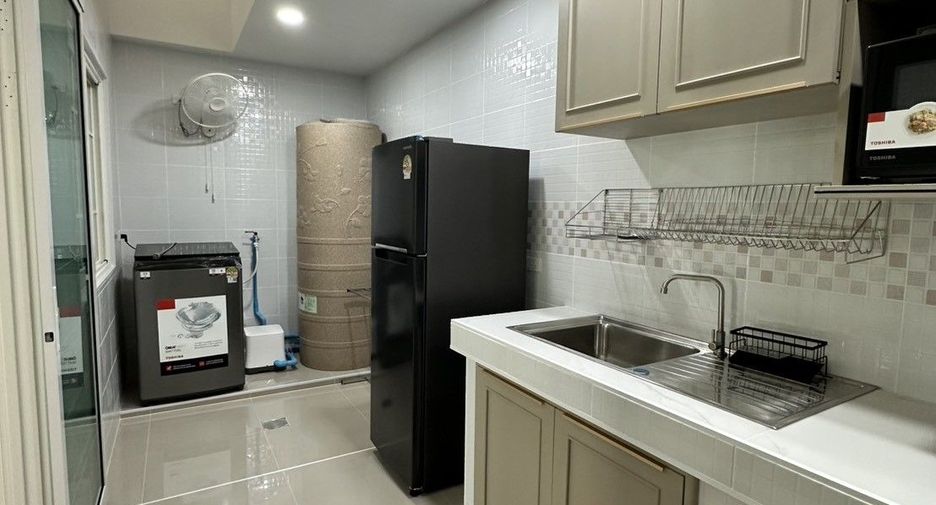 For rent 4 bedrooms townhouse in Mueang Chiang Mai, Chiang Mai