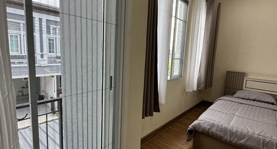 For rent 4 bedrooms townhouse in Mueang Chiang Mai, Chiang Mai