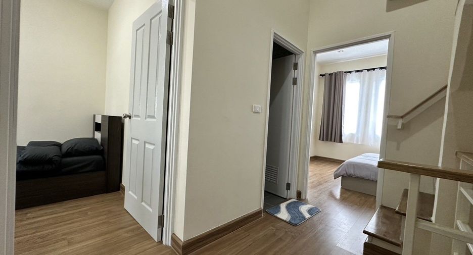 For rent 4 bedrooms townhouse in Mueang Chiang Mai, Chiang Mai