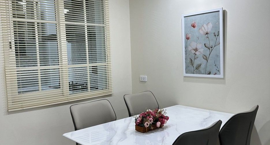 For rent 4 bedrooms townhouse in Mueang Chiang Mai, Chiang Mai