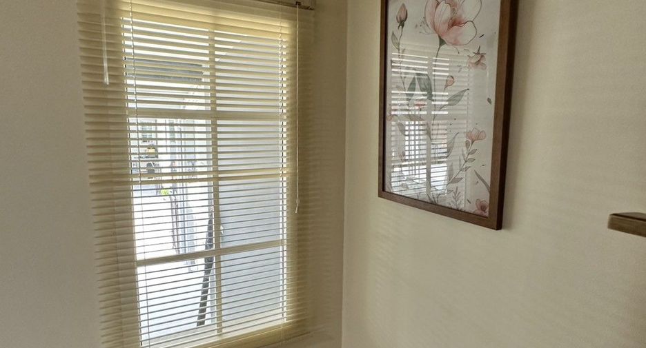 For rent 4 bedrooms townhouse in Mueang Chiang Mai, Chiang Mai