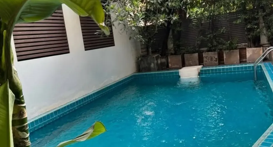 For rent 3 bedrooms villa in Khlong Toei, Bangkok
