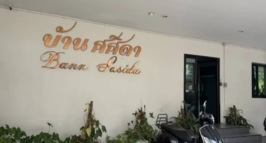 For rent 3 bedrooms villa in Khlong Toei, Bangkok