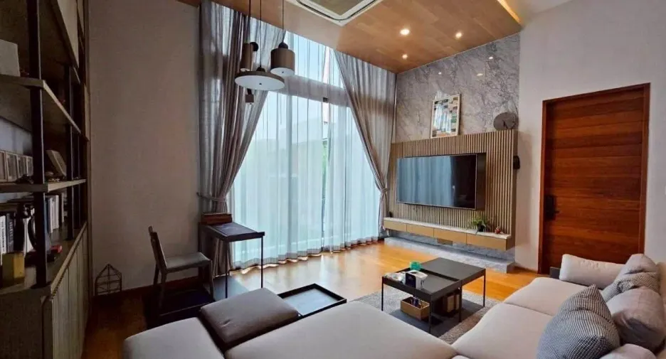 出租 4 卧室 独立屋 在 Saphan Sung, 曼谷