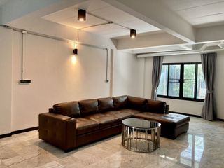 Haus zum Kauf mit 5 Zimmer in Sathon, Bangkok