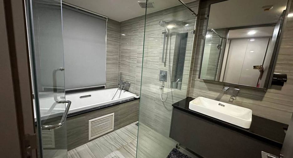 For rent and for sale 2 bedrooms condo in Pathum Wan, Bangkok