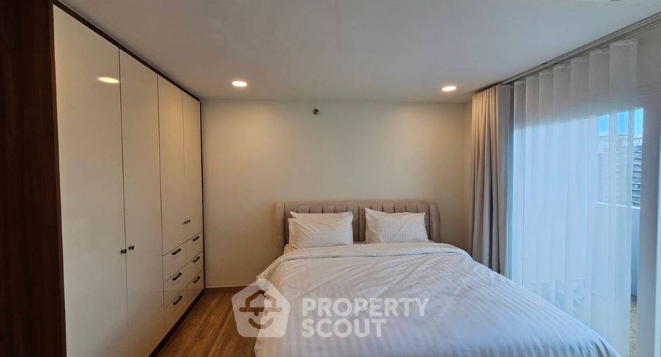 For rent 3 bedrooms condo in Watthana, Bangkok