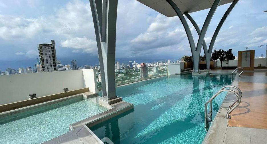 For rent 1 bed condo in Yan Nawa, Bangkok