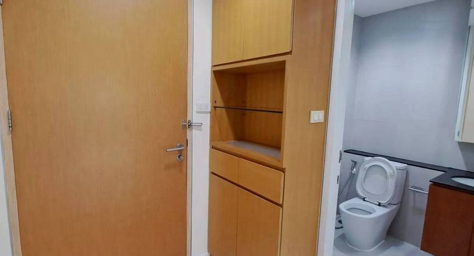 For rent 2 bedrooms condo in Sathon, Bangkok
