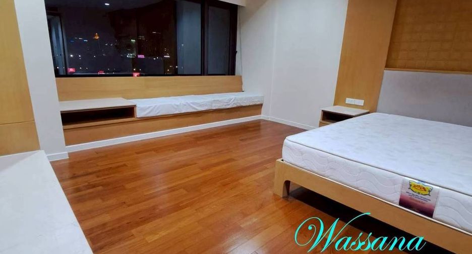 For rent 2 bedrooms condo in Sathon, Bangkok