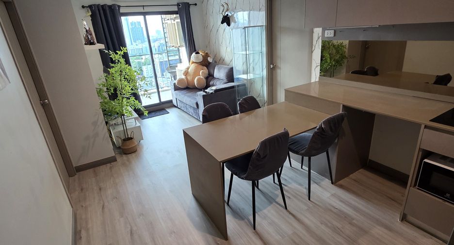 For rent 2 bedrooms condo in Phra Khanong, Bangkok