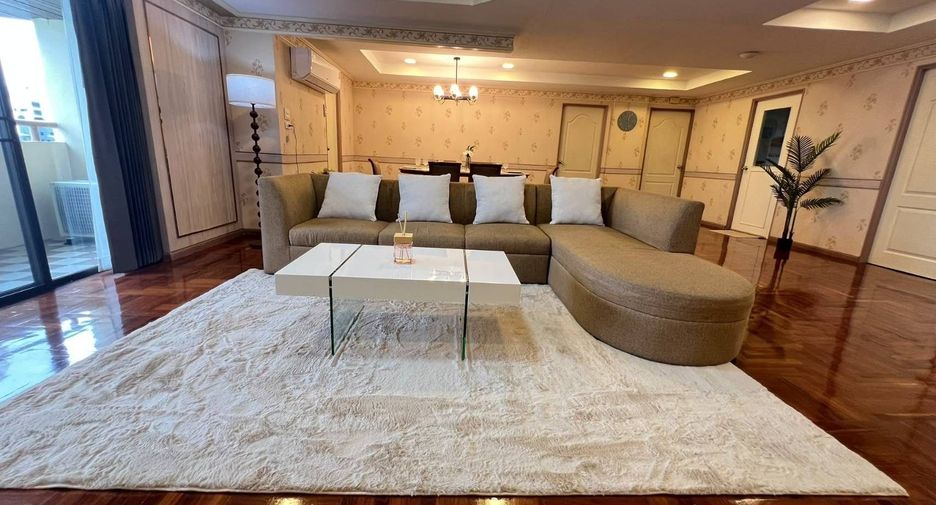For rent 3 bedrooms apartment in Watthana, Bangkok