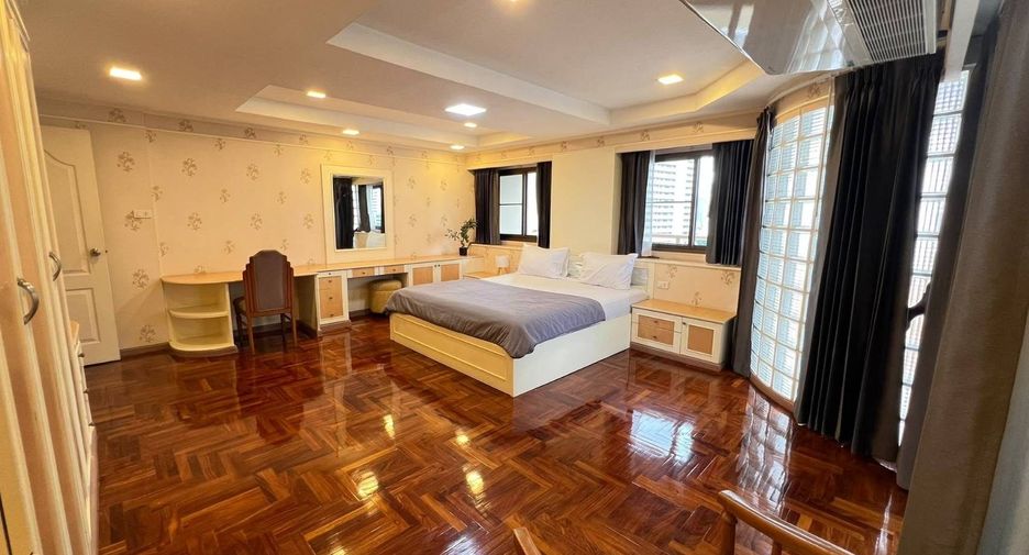 For rent 3 bedrooms apartment in Watthana, Bangkok
