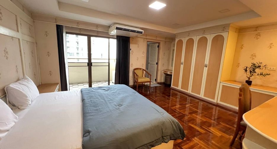 For rent 3 bedrooms apartment in Watthana, Bangkok