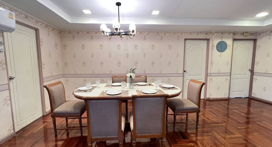 For rent 3 bedrooms apartment in Watthana, Bangkok