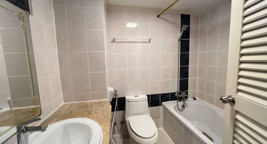 For rent 3 bedrooms apartment in Watthana, Bangkok