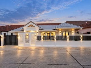 Haus zum Kauf mit 3 Zimmer in Bang Lamung, Chonburi