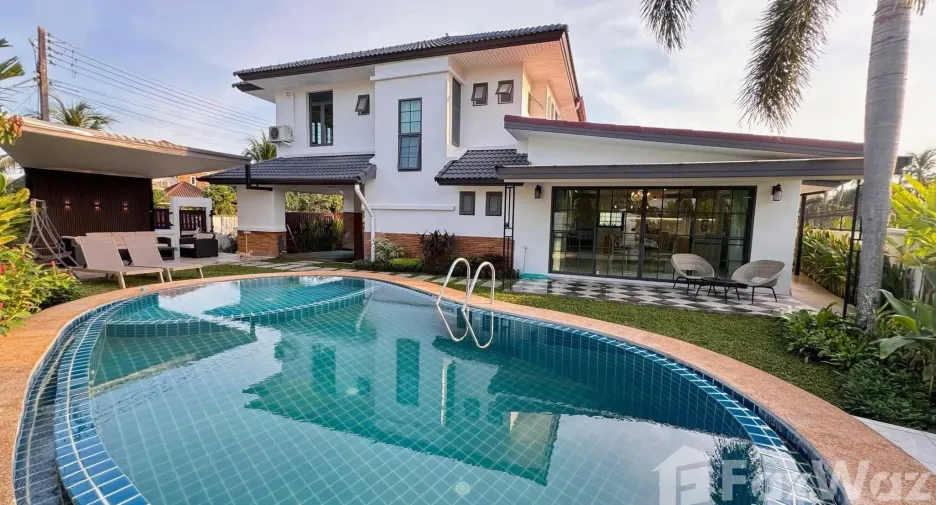For rent 3 bedrooms villa in Mueang Phuket, Phuket