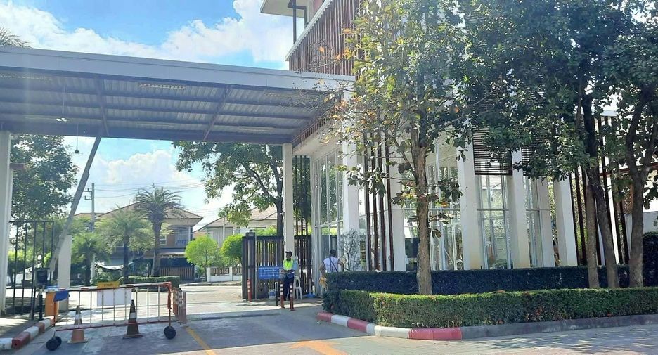 Casa en venta y en alquiler de 4 habitaciones en San Kamphaeng, Chiang Mai
