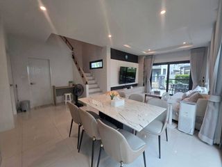 For rent 4 bedrooms house in San Kamphaeng, Chiang Mai