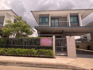 For rent 4 bedrooms house in San Kamphaeng, Chiang Mai