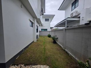 For rent 4 bedrooms house in San Kamphaeng, Chiang Mai