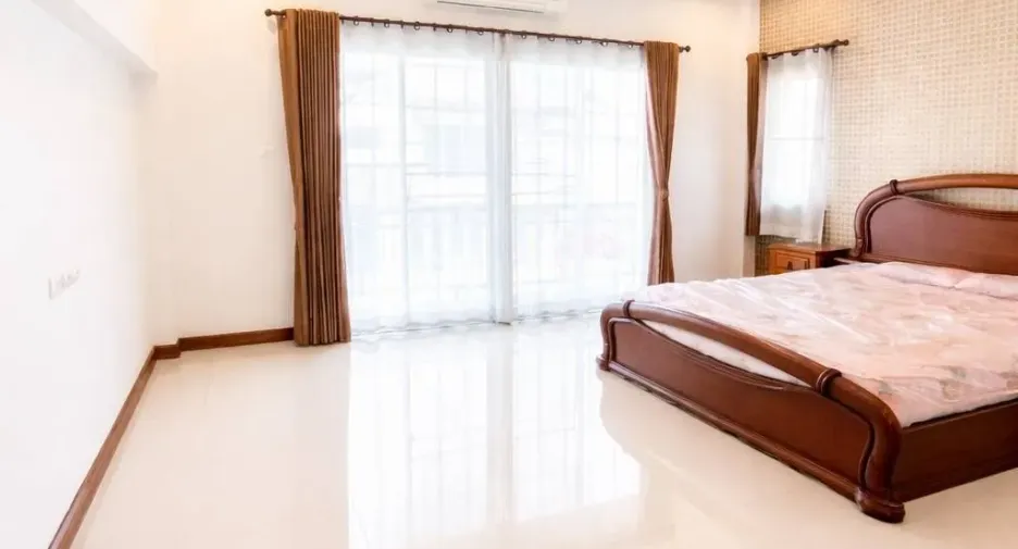 À vendre 4 chambres maison à San Sai, Chiang Mai