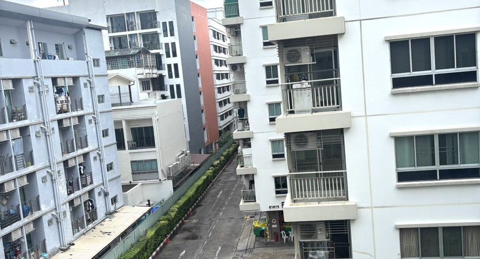 For sale 1 bed condo in Huai Khwang, Bangkok