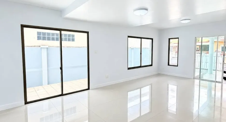 For rent 3 bedrooms house in Si Racha, Chonburi