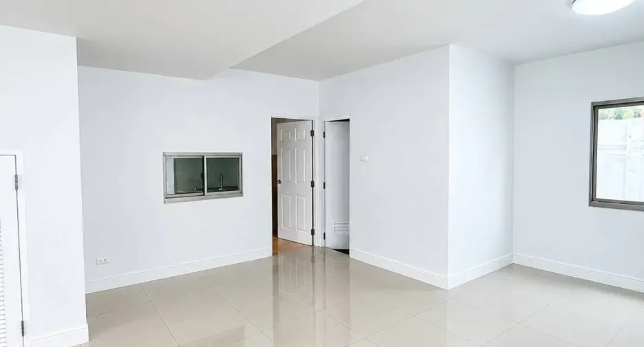 For rent 3 bedrooms house in Si Racha, Chonburi