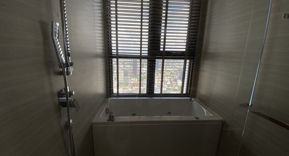For rent 2 bedrooms condo in Watthana, Bangkok