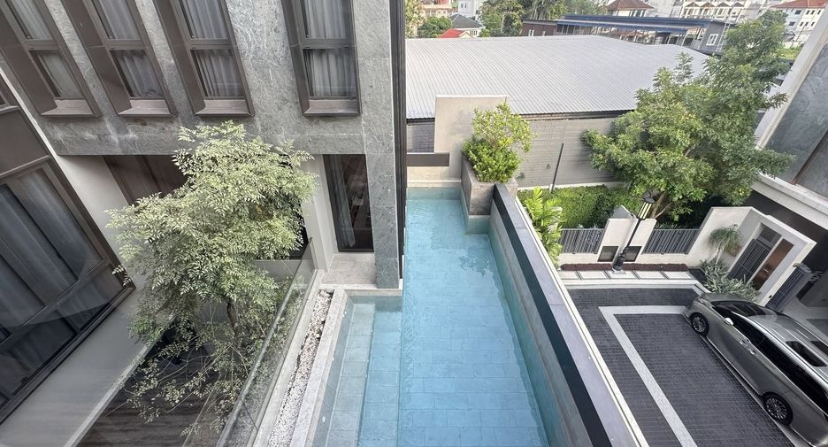 For rent 5 bedrooms house in Suan Luang, Bangkok