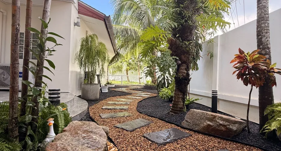 For rent and for sale 4 bedrooms house in Thalang, Phuket