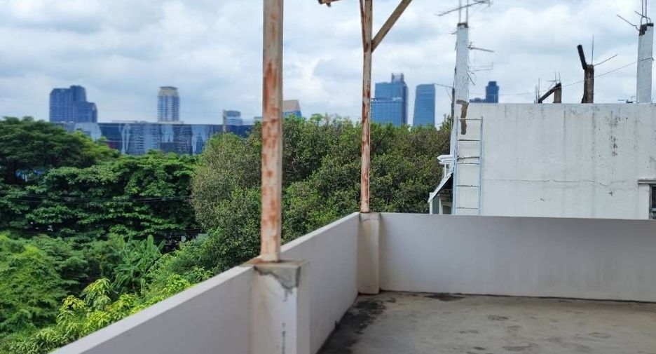 For sale 70 bedrooms hotel in Khlong Toei, Bangkok
