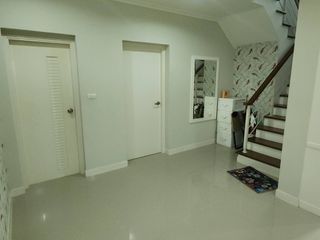 Casa en alquiler de 5 habitaciones en Prawet, Bangkok