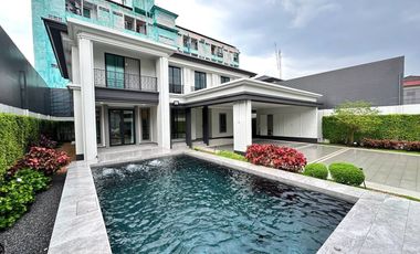 For rent 5 bedrooms house in Mueang Samut Prakan, Samut Prakan
