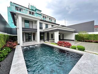 For rent 5 bedrooms house in Mueang Samut Prakan, Samut Prakan