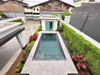 For rent 5 bedrooms house in Mueang Samut Prakan, Samut Prakan