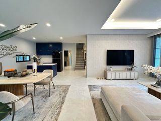 For rent 5 bedrooms house in Mueang Samut Prakan, Samut Prakan