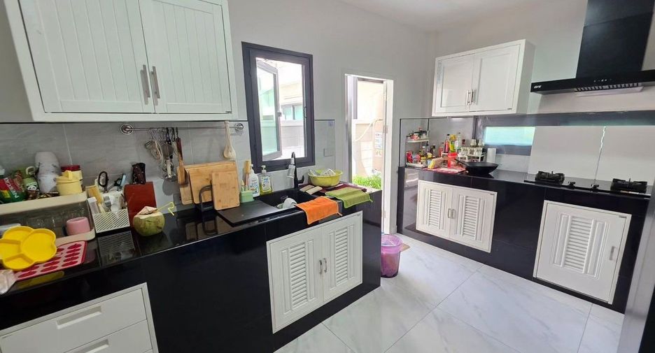 Haus zum Kauf mit 4 Zimmer in Bang Lamung, Chonburi