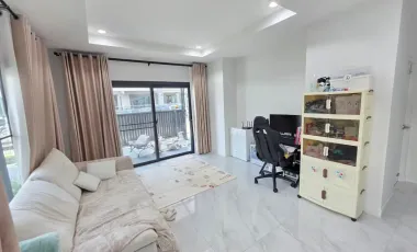 Haus zum Kauf mit 4 Zimmer in Bang Lamung, Chonburi
