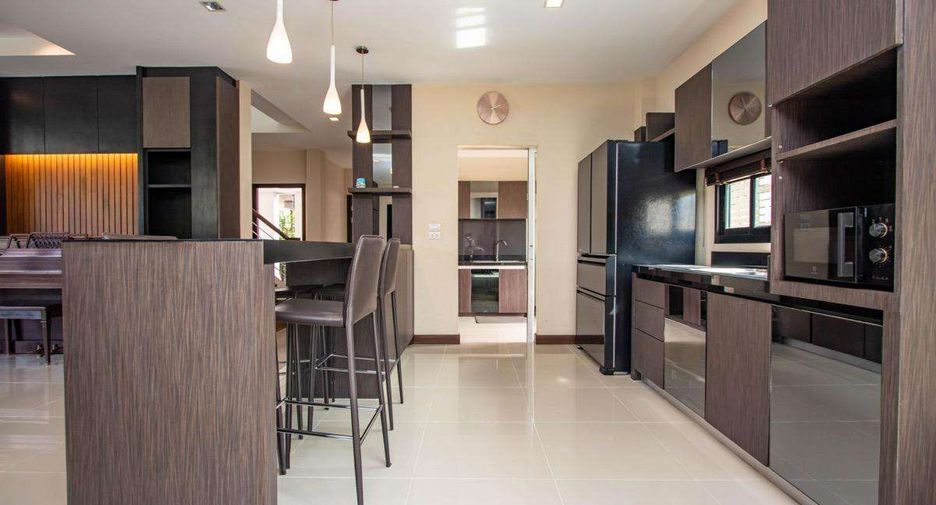 For rent 5 bedrooms house in Saraphi, Chiang Mai