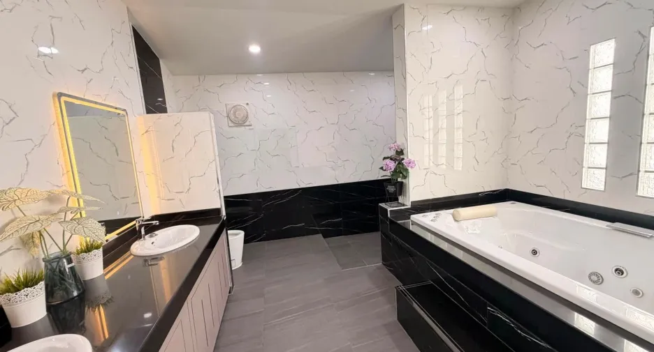 For sale 4 bedrooms villa in Bang Lamung, Chonburi