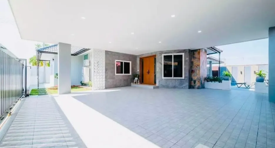 For sale 4 bedrooms villa in Bang Lamung, Chonburi