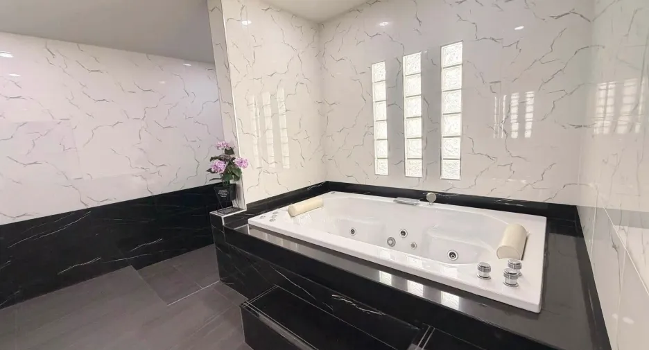 For sale 4 bedrooms villa in Bang Lamung, Chonburi