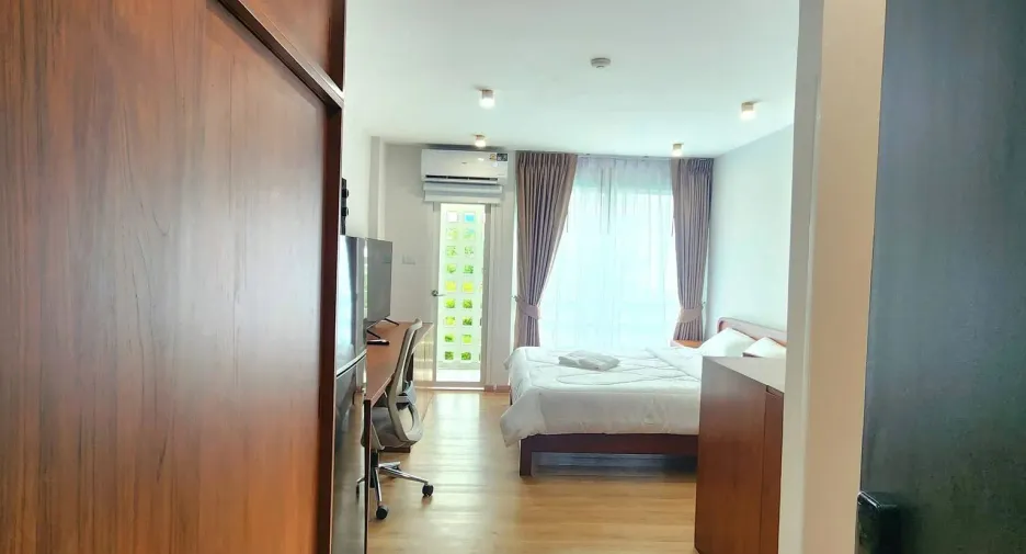 For rent studio condo in Huai Khwang, Bangkok